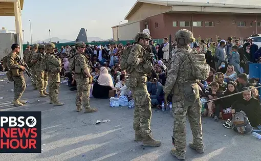 Photo of American troops at airport
