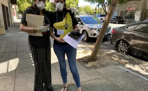 Photo of Marta Sanchez and her daughter Ciara going door-to-door for the Mission’s testing campaign. Image by Lydia Chávez. United States, 2020.