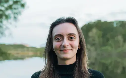 Alexandra Harris Headshot