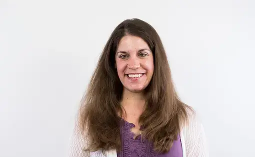 Rachel Oswald headshot
