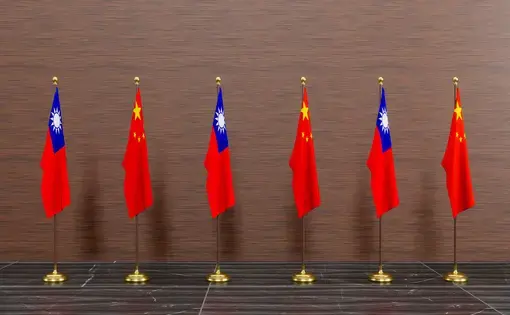 Graphic showing alternating CCP and Taiwanese flags