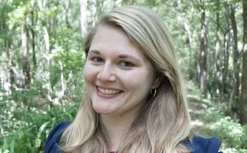 Hannah Brown headshot
