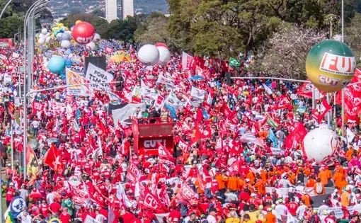 red wave leaves the Brazilian capitol