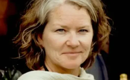 Georgina Gustin headshot