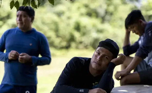 Yanomami jovens indígenas