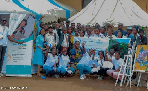 A group of people pose