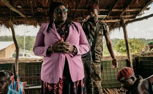 Peace activist Faila Kataliko speaks to soldiers at a dialogue between civilians and army troops in Beni, Congo. Image by Hugh Kinsella Cunningham. Congo, 2022.