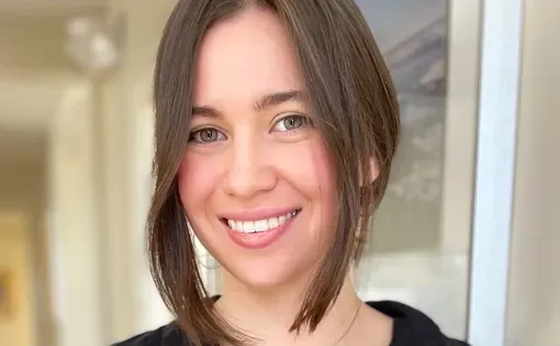 Eve Zuckoff headshot