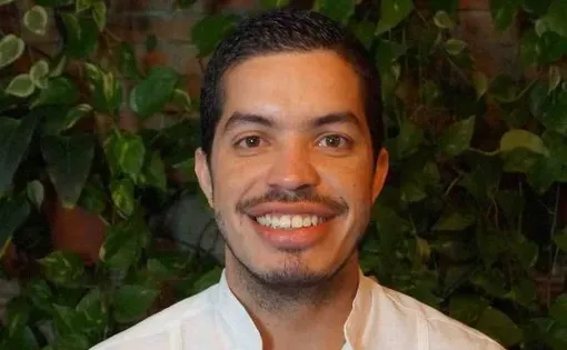 Carlos Faerron Guzman Headshot