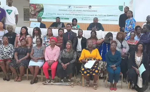 group photo at the yaounde meetup