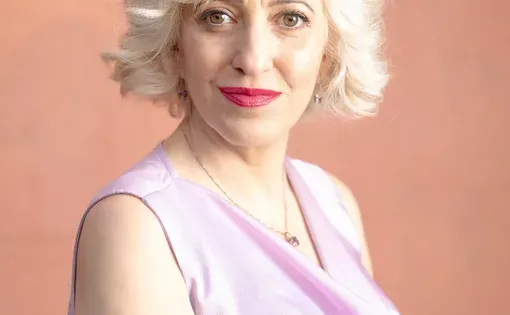 Fariba Nawa
