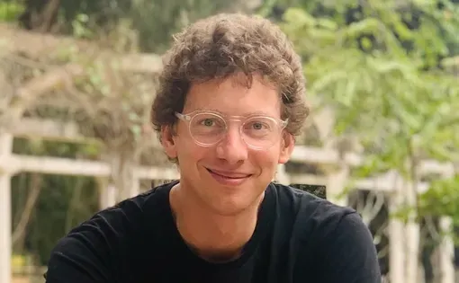 Tomasz Hollanek headshot