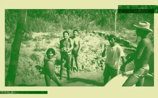 Missionários assediam korubos antes do primeiro contato da Funai, em 1987.