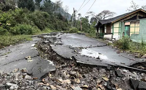Damaged road