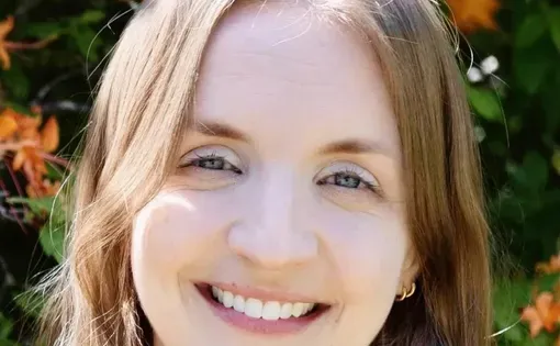 Sarah Lowery headshot