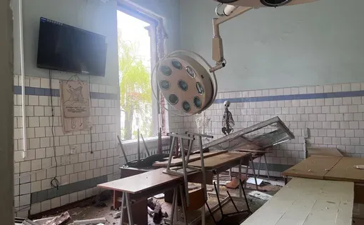 Damage from missile strike near Dnipro Medical University: Caption: An April 17 drone strike in Dnipro killed three people and heavily damaged Dnipro State Medical University.