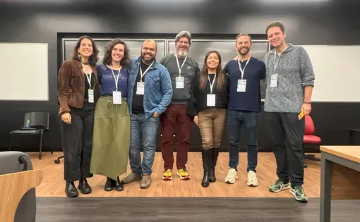 From left to right: Journalists Fernanda Buffa, Bruna Bronoski, Milagros Salazar, Rogério Assis, Tayguara Ribeiro, Thiago Medaglia, and Gustavo Faleiros
