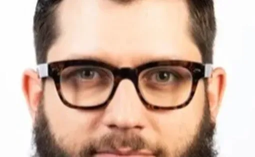 Andrew Nelles headshot