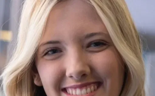 Carly Gist headshot