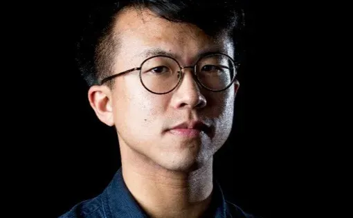 Raymond Zhong headshot