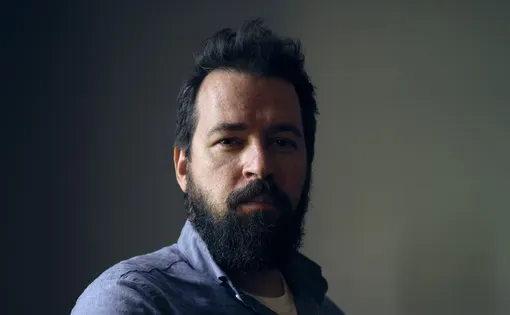Nick Schönfeld headshot