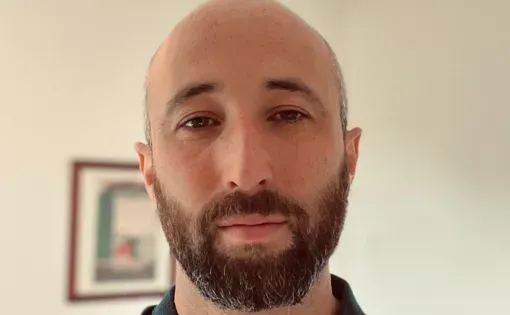 Alon Aviram headshot