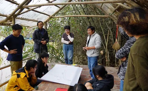 A session led by Phan Công Sanh, an ecology and conservation expert, utilizing flow-diagrams to map the Thu Bồn river system and the biological infrastructure of its mangroves. Image courtesy of the Thì Collective