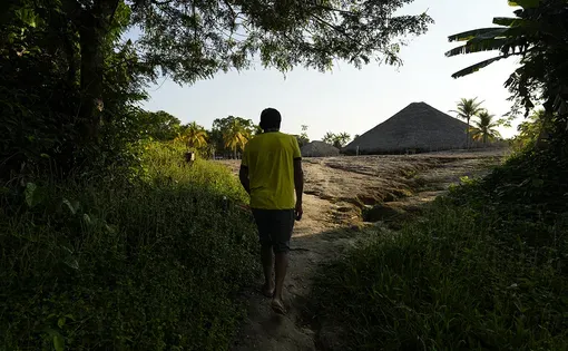 A terra indígena Waimiri Atroari tem cerca de 95 aldeias, pelo menos 25 utilizam diretamente as águas do rio Alalaú (Foto: Fernando Martinho/ Repórter Brasil)