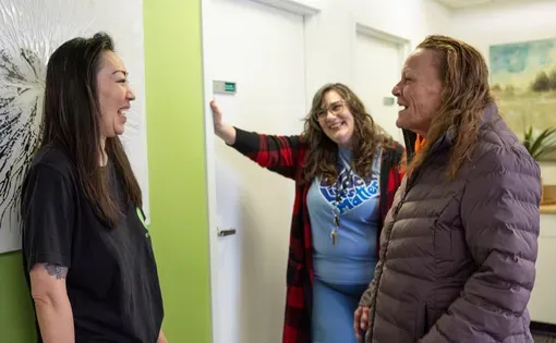 Founder Katy Armendariz, left, treatment director Judi Tuzun, center and client Lisa Rein chat at Roots Wellness Center on Thursday, March 19, 2026, in St. Paul, Minn. Credit: Ellen Schmidt/MinnPost/CatchLight Local/Report for America