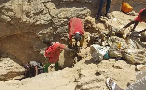 Maru, Zamfara. Miners dig through hardened rock in search of gold. Image by Abdullah Tijani