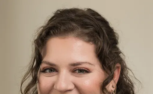 Emily Bader headshot