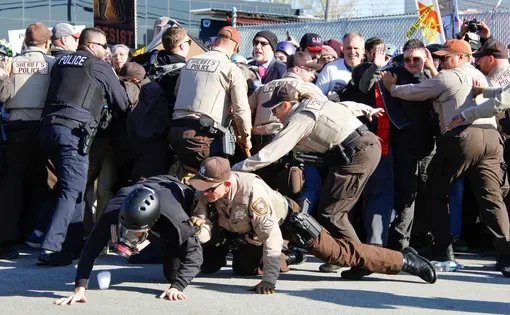 Student journalists thumbnail photo