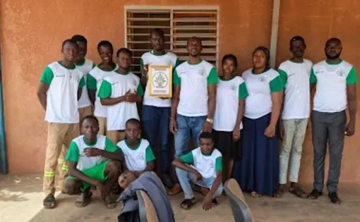 Association Action Solidarité et Développement Durable (ASDD) members pose for a photo