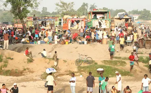 Media file: 4-30LookingacrosstoHaiti.JPG