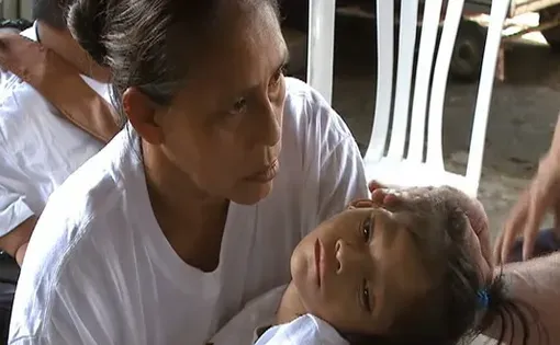 Jessica and her mother. Image by Scott Schaefer. Guatemala, 2010.