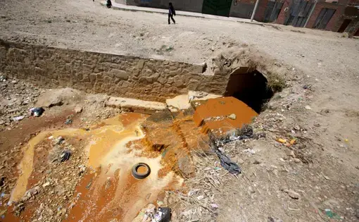 During the dry season, from May through November, the River Seco is just a trickle fed by wastewater from homes, slaughterhouses, tanneries and mining operations. Along its course through El Alto, the river runs red with blood, vivid green with algae, black with oil and a thick brilliant rust color from mineral processing. Image by Noah Friedman-Rudovsky. Bolivia, 2011. Media file: Picture 2.png