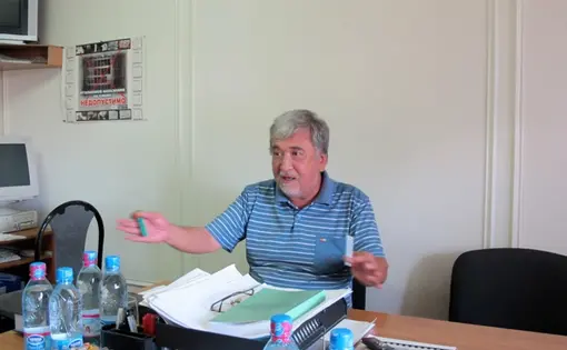 Surat Ikramov, one of Uzbekistan’s leading human-rights defenders, talks about government repression. Image by Philip Shishkin, Uzbekistan, 2010.