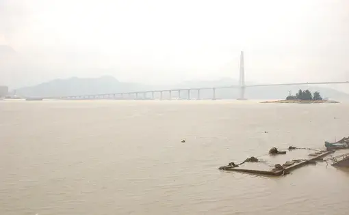 The bridge across the Min River. Image by Rong Xiaoqing. China, 2016.