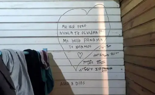 Cuban migrants express their feelings on a dormitory wall at a camp in Gualaca. Image by Mario J. Pentón. Panama, 2017.