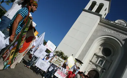 Media file: cathedral destruction protest.JPG