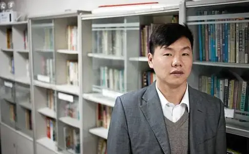 Zhang Zhiru runs Spring Labor Dispute Organization in China.