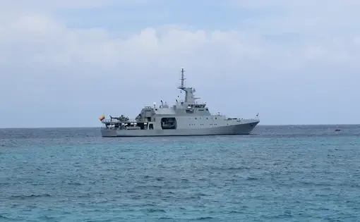 Media file: colombia warship.JPG