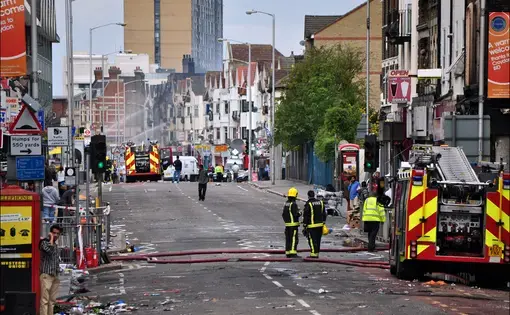 Clean up after a riot in Croydon. Image by George Rex, Flickr. England, 2011.