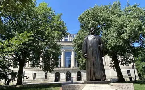 In front of The Ohio State library. Image courtesy of Eye On Ohio. United States, 2020.