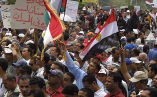 Tahrir Square rally. Image by Reese Erlich. Egypt, 2011.
