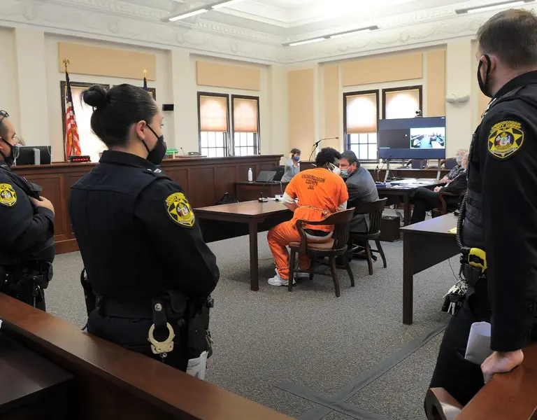 Jailed Defendants Expected Private Attorney Calls. They Didn't Always Get Them. - Vimarsana News
