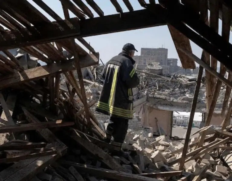 Civilians endure intense suffering as Russian shelling reduces Kharkiv to 'a smoking ruin' - Vimarsana News