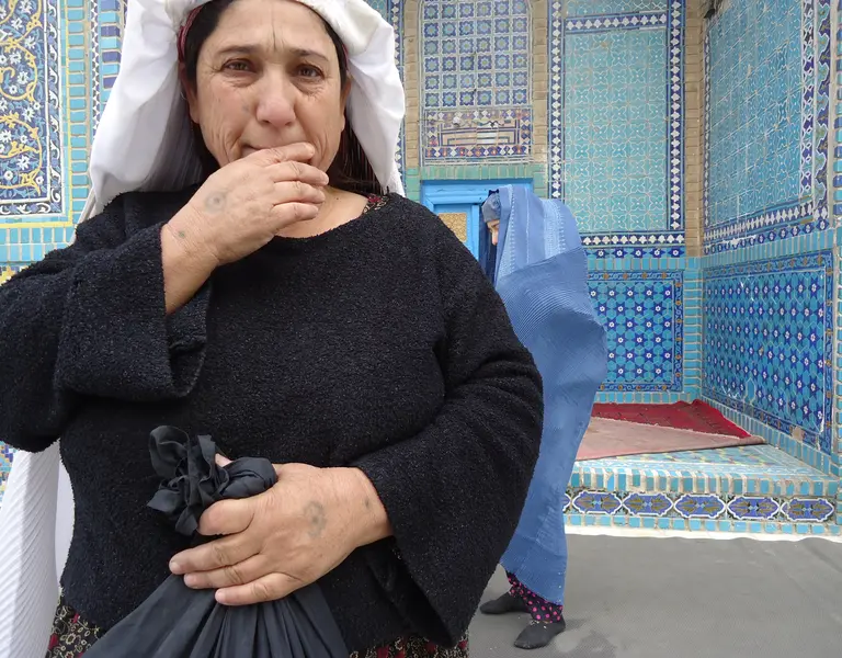 afghan woman head scarf