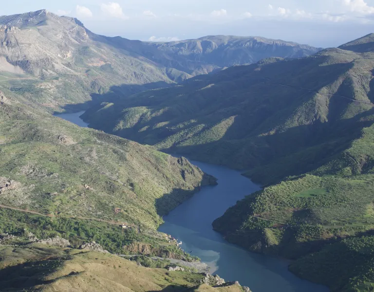 A Kurdish Photographer Records the Brutal Transformation of the Rivers ...