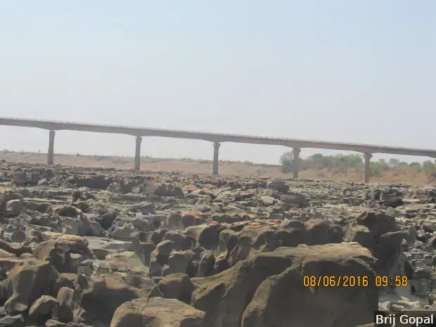 A dry Ken river bed under the Pandavan bridge in Panna district, Madhya Pradesh, in this photograph clicked in June 2016, by Brij Gopal, aquatic ecology expert and director at Centre for Inland Waters in South Asia. The National Water Development Agency maintains the river has ‘surplus’ water to share with the Betwa river. </p>
<p>